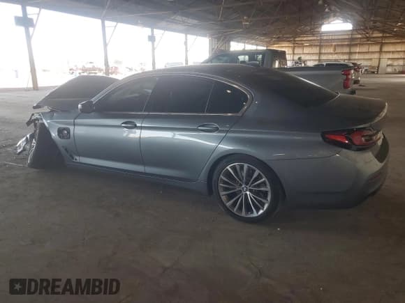 ✅ 2021 BMW 5 Series 530e • VIN: WBA13AG09MCH08825 • Лот: 92312065. Опубликован ранее на Copart с пробегом Не указан. Бесплатный доступ к архиву аукционных продаж из США и подробный отчёт об истории автомобиля на DreamBid. Изображение 2.