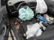 2008 Hyundai Accent GS z VIN KMHCM36C78U076898, wystawiony jako Copart lot #57266224 z przebiegiem Nie podano mil oraz Szkoda całkowita • Salvage title. Historia ofert i sprzedaży dostępna na DreamBid. Obrazek 8.