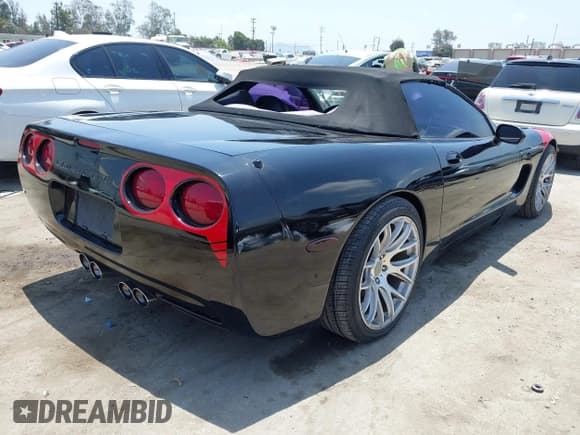 ✅ 2000 Chevrolet Corvette • VIN: 1G1YY32G8Y5109918 • Lot: 42573317. Wystawiony na IAAI z przebiegiem 209 708 mil. Bezpłatny archiwum sprzedaży aukcyjnych z USA i szczegółowy raport historii pojazdu na DreamBid. Zdjęcie 4.