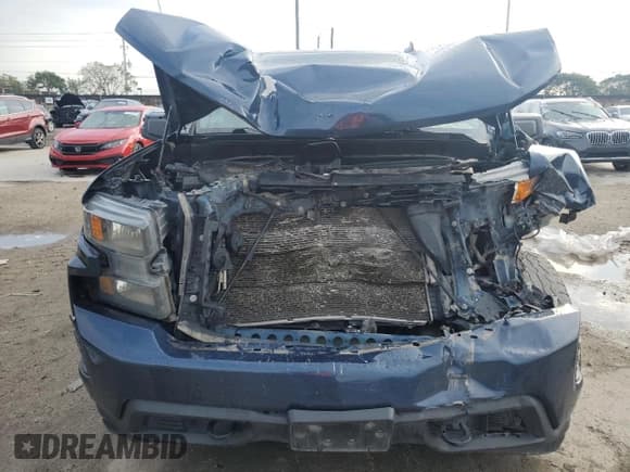 ✅ 2020 Chevrolet Silverado 1500 Custom • VIN: 3GCPWBEFXLG409841 • Lot: 88945145. Wystawiony na Copart z przebiegiem 99 475 mil. Bezpłatny archiwum sprzedaży aukcyjnych z USA i szczegółowy raport historii pojazdu na DreamBid. Zdjęcie 5.