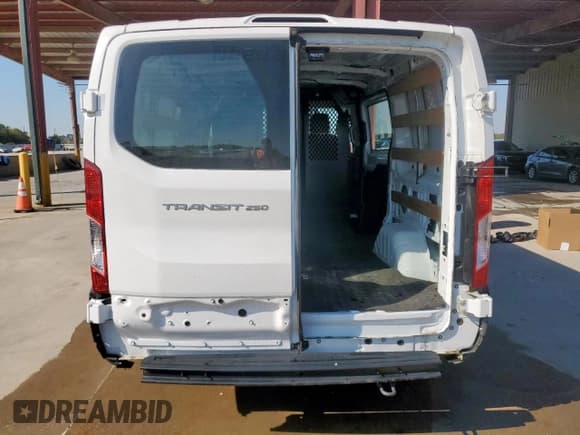 ✅ 2024 Ford Transit Cargo • VIN: 1FTBR1Y85RKA96160 • Lot: 84639715. Wystawiony na Copart z przebiegiem Nie podano. Bezpłatny archiwum sprzedaży aukcyjnych z USA i szczegółowy raport historii pojazdu na DreamBid. Zdjęcie 6.
