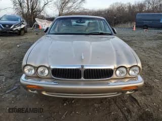 ✅ 2002 Jaguar XJ 8 • VIN: SAJDA14C82LF48116 • Лот: 86444224. Опубликован ранее на Copart с пробегом Не указан. Бесплатный доступ к архиву аукционных продаж из США и подробный отчёт об истории автомобиля на DreamBid. Изображение 5.