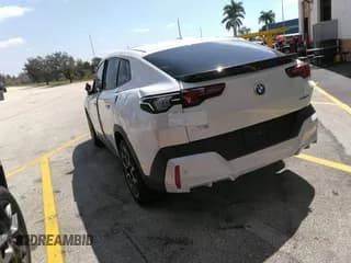 ✅ 2025 BMW X2 xDrive28i • VIN: WBX63GM0XS5085930 • Лот: 41888651. Опубликован ранее на IAAI с пробегом 8 157 миль. Бесплатный доступ к архиву аукционных продаж из США и подробный отчёт об истории автомобиля на DreamBid. Изображение 3.
