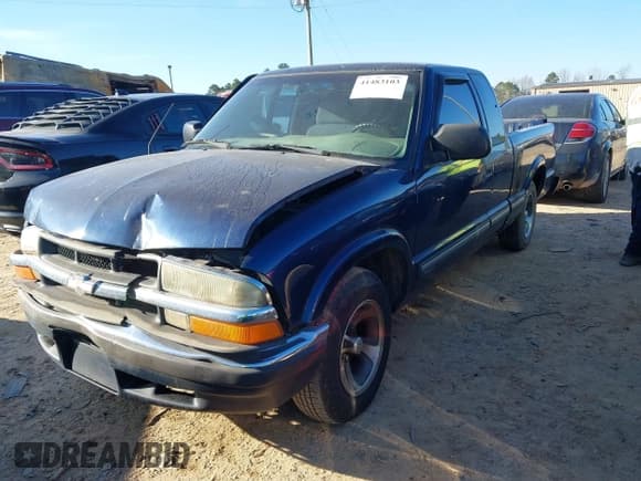✅ 2003 Chevrolet S-10 LS • VIN: 1GCCS19X738116038 • Лот: 41483103. Опубликован ранее на IAAI с пробегом 141 206 миль. Бесплатный доступ к архиву аукционных продаж из США и подробный отчёт об истории автомобиля на DreamBid. Изображение 2.