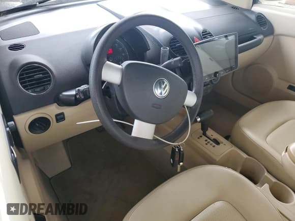 ✅ 2006 Volkswagen Beetle • VIN: 3VWRF31Y26M333797 • Lot: 83759265. Wystawiony na Copart z przebiegiem 33 364 mil. Bezpłatny archiwum sprzedaży aukcyjnych z USA i szczegółowy raport historii pojazdu na DreamBid. Zdjęcie 8.