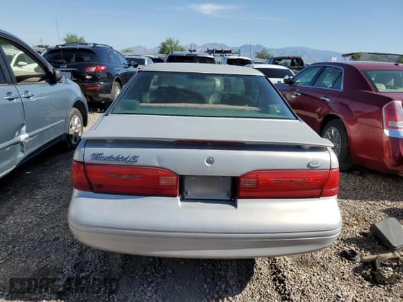 ✅ 1997 Ford Thunderbird LX • VIN: 1FALP62W2VH171912 • Lot: 65073454. Wystawiony na Copart z przebiegiem 179 439 mil. Bezpłatny archiwum sprzedaży aukcyjnych z USA i szczegółowy raport historii pojazdu na DreamBid. Zdjęcie 6.