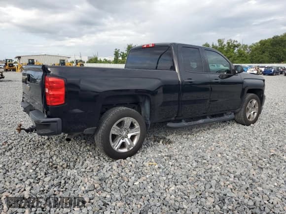 ✅ 2017 Chevrolet Silverado 1500 Custom • VIN: 1GCRCPEH0HZ286493 • Lot: 62863695. Wystawiony na Copart z przebiegiem 172 157 mil. Bezpłatny archiwum sprzedaży aukcyjnych z USA i szczegółowy raport historii pojazdu na DreamBid. Zdjęcie 3.