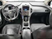 ✅ 2012 Chevrolet Volt • VIN: 1G1RD6E4XCU100400 • Lot: 81330985. Wystawiony na Copart z przebiegiem 74 353 mil. Bezpłatny archiwum sprzedaży aukcyjnych z USA i szczegółowy raport historii pojazdu na DreamBid. Zdjęcie 8.