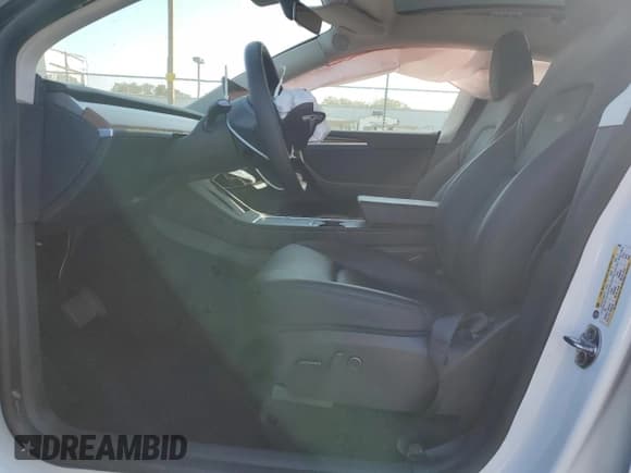 ✅ 2024 Tesla Model Y • VIN: 7SAYGDED4RF184698 • Lot: 89866565. Wystawiony na Copart z przebiegiem 15 874 mil. Bezpłatny archiwum sprzedaży aukcyjnych z USA i szczegółowy raport historii pojazdu na DreamBid. Zdjęcie 7.