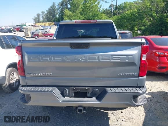 ✅ 2023 Chevrolet Silverado 1500 Custom • VIN: 1GCPABEK1PZ270250 • Lot: 42148020. Wystawiony na IAAI z przebiegiem 14 978 mil. Bezpłatny archiwum sprzedaży aukcyjnych z USA i szczegółowy raport historii pojazdu na DreamBid. Zdjęcie 16.