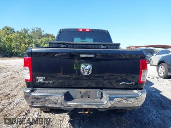 ✅ 2019 Ram 2500 Big Horn • VIN: 3C6UR5DJ0KG689003 • Lot: 43688388. Listed on IAAI with 62,027 mi. Free auction sales archive from the USA and detailed vehicle history report at DreamBid. Image 16.