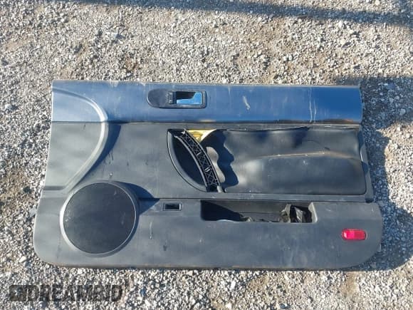 ✅ 2006 Volkswagen Beetle • VIN: 3VWRF31Y46M332134 • Лот: 43544817. Опубликован ранее на IAAI с пробегом 82 264 миль. Бесплатный доступ к архиву аукционных продаж из США и подробный отчёт об истории автомобиля на DreamBid. Изображение 12.