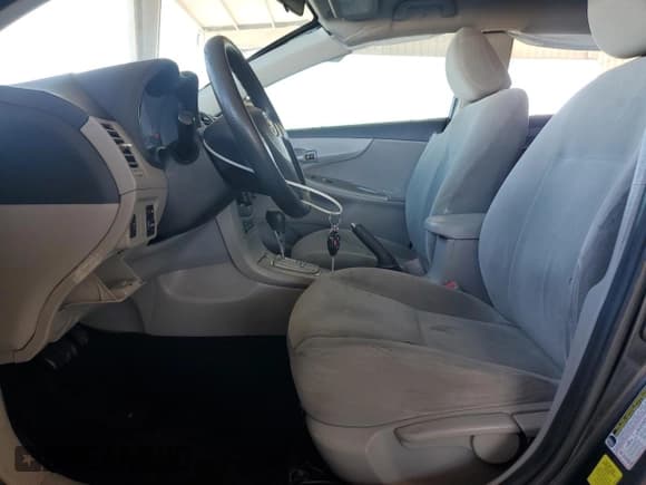 ✅ 2013 Toyota Corolla LE • VIN: 2T1BU4EE6DC927573 • Lot: 93141665. Wystawiony na Copart z przebiegiem 202 955 mil. Bezpłatny archiwum sprzedaży aukcyjnych z USA i szczegółowy raport historii pojazdu na DreamBid. Zdjęcie 7.