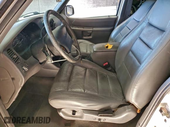 ✅ 2001 Ford Explorer XLT • VIN: 1FMZU73E51ZA58075 • Лот: 94874955. Опубликован ранее на Copart с пробегом 180 817 миль. Бесплатный доступ к архиву аукционных продаж из США и подробный отчёт об истории автомобиля на DreamBid. Изображение 7.