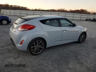 ✅ 2015 Hyundai Veloster • VIN: KMHTC6ADXFU218579 • Lot: 83159264. Wystawiony na Copart z przebiegiem 118 186 mil. Bezpłatny archiwum sprzedaży aukcyjnych z USA i szczegółowy raport historii pojazdu na DreamBid. Zdjęcie 3.