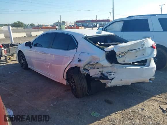 2022 Toyota Camry SE z VIN 4T1G11AK6NU058515, wystawiony jako IAAI lot #43327981 z przebiegiem 52 656 mil mil oraz . Historia ofert i sprzedaży dostępna na DreamBid. Obrazek 3.