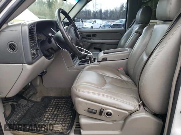 ✅ 2004 Chevrolet Suburban Z71 • VIN: 3GNFK16ZX4G186588 • Лот: 45890635. Опубликован ранее на Copart с пробегом 240 898 миль. Бесплатный доступ к архиву аукционных продаж из США и подробный отчёт об истории автомобиля на DreamBid. Изображение 7.