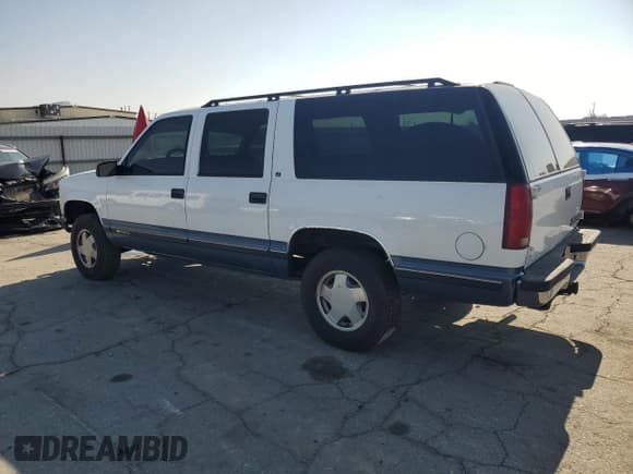 ✅ 1997 Chevrolet Suburban • VIN: 1GNFK16R1VJ339214 • Lot: 85410875. Wystawiony na Copart z przebiegiem 158 297 mil. Bezpłatny archiwum sprzedaży aukcyjnych z USA i szczegółowy raport historii pojazdu na DreamBid. Zdjęcie 2.