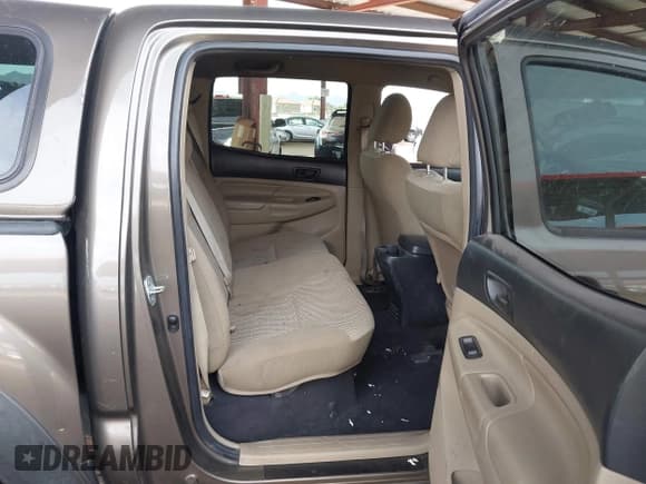 ✅ 2012 Toyota Tacoma • VIN: 5TFJX4CN9CX011315 • Lot: 43604564. Listed on IAAI with 327,825 mi. Free auction sales archive from the USA and detailed vehicle history report at DreamBid. Image 8.