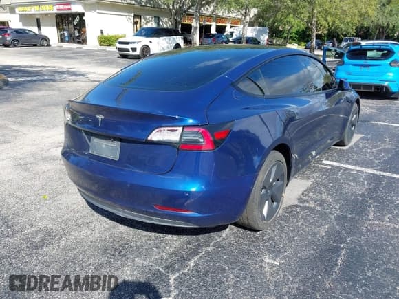 ✅ 2022 Tesla Model 3 • VIN: 5YJ3E1EA7NF189941 • Lot: 43455997. Wystawiony na IAAI z przebiegiem 30 876 mil. Bezpłatny archiwum sprzedaży aukcyjnych z USA i szczegółowy raport historii pojazdu na DreamBid. Zdjęcie 4.