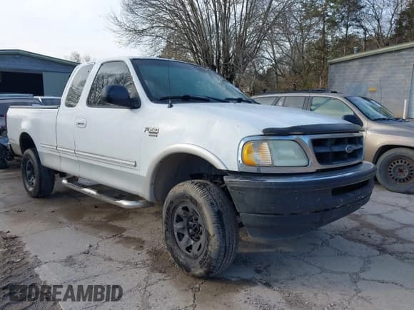 ✅ 2002 Ford F-150 XL • VIN: 1FTPX18L22NA23462 • Лот: 43911943. Опубликован ранее на IAAI с пробегом Не указан. Бесплатный доступ к архиву аукционных продаж из США и подробный отчёт об истории автомобиля на DreamBid. Изображение 1.