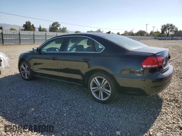 ✅ 2014 Volkswagen Passat SE • VIN: 1VWBN7A38EC058291 • Лот: 82716985. Опубликован ранее на Copart с пробегом 151 480 миль. Бесплатный доступ к архиву аукционных продаж из США и подробный отчёт об истории автомобиля на DreamBid. Изображение 2.