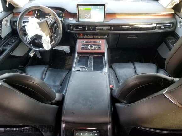 ✅ 2023 Lincoln Aviator Grand Touring • VIN: 5LMYJ8XY4PNL00639 • Lot: 41405675. Wystawiony na Copart z przebiegiem 39 930 mil. Bezpłatny archiwum sprzedaży aukcyjnych z USA i szczegółowy raport historii pojazdu na DreamBid. Zdjęcie 8.