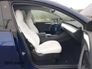 ✅ 2023 Tesla Model Y Long Range • VIN: 7SAYGDEE6PF603981 • Lot: 42133348. Wystawiony na IAAI z przebiegiem 28 566 mil. Bezpłatny archiwum sprzedaży aukcyjnych z USA i szczegółowy raport historii pojazdu na DreamBid. Zdjęcie 5.