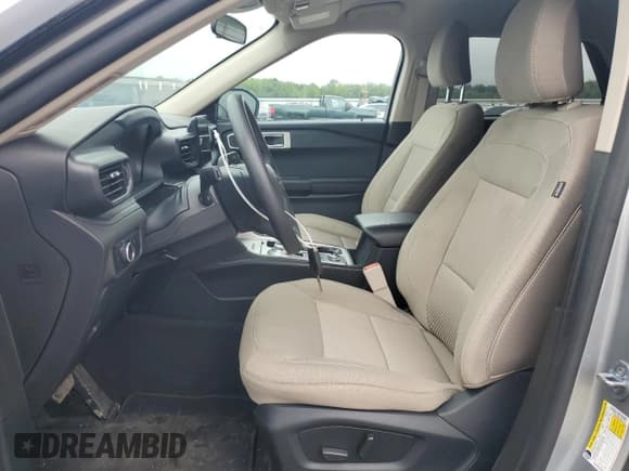 ✅ 2023 Ford Explorer • VIN: 1FMSK8BH8PGB57423 • Lot: 69307165. Wystawiony na Copart z przebiegiem 4 379 mil. Bezpłatny archiwum sprzedaży aukcyjnych z USA i szczegółowy raport historii pojazdu na DreamBid. Zdjęcie 7.