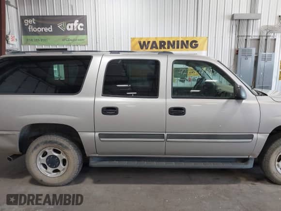 2005 Chevrolet Suburban LS z VIN 1GNFK16Z85J145229, wystawiony jako IAAI lot #42706478 z przebiegiem 198 500 mil mil oraz . Historia ofert i sprzedaży dostępna na DreamBid. Obrazek 14.