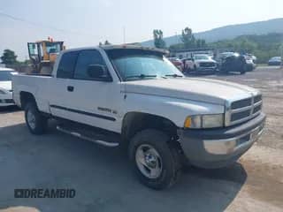 2000 Dodge 1500 with VIN 3B7HF13Z3YM242890, listed as a IAAI auction lot 42912432 with 184,590 mi miles and . Bid and sale history available at DreamBid. Image 1.