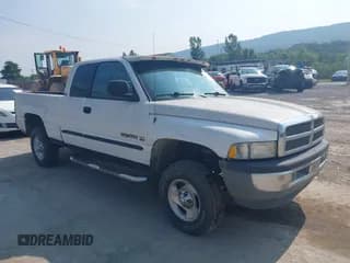 ✅ 2000 Dodge 1500 • VIN: 3B7HF13Z3YM242890 • Lot: 42912432. Listed on IAAI with 184,590 mi. Free auction sales archive from the USA and detailed vehicle history report at DreamBid. Image 1.