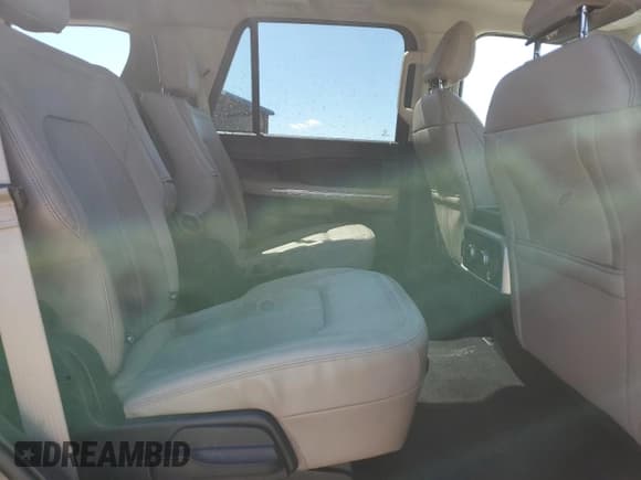 ✅ 2024 Ford Expedition Limited • VIN: 1FMJU2A80REA13934 • Lot: 60162825. Listed on Copart with 42,720 mi. Free auction sales archive from the USA and detailed vehicle history report at DreamBid. Image 11.
