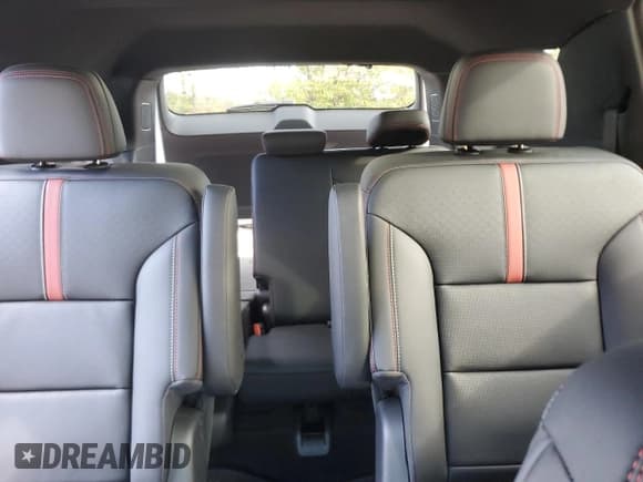 ✅ 2025 Chevrolet Traverse FWD RS • VIN: 1GNERLRS2SJ173881 • Lot: 90646505. Wystawiony na Copart z przebiegiem 3 698 mil. Bezpłatny archiwum sprzedaży aukcyjnych z USA i szczegółowy raport historii pojazdu na DreamBid. Zdjęcie 10.