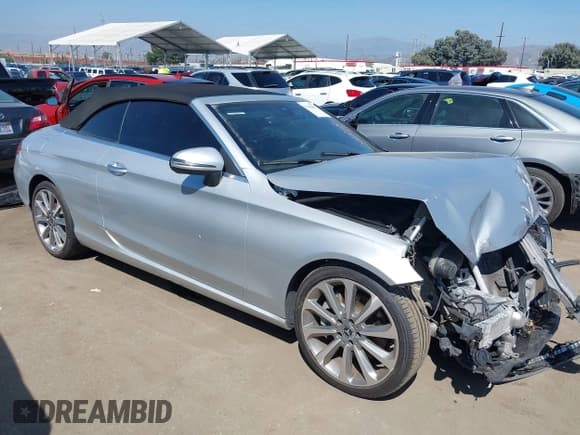 ✅ 2018 Mercedes-Benz C 300 • VIN: WDDWK4JB6JF754939 • Lot: 37406882. Wystawiony na IAAI z przebiegiem 73 043 mil. Bezpłatny archiwum sprzedaży aukcyjnych z USA i szczegółowy raport historii pojazdu na DreamBid. Zdjęcie 1.