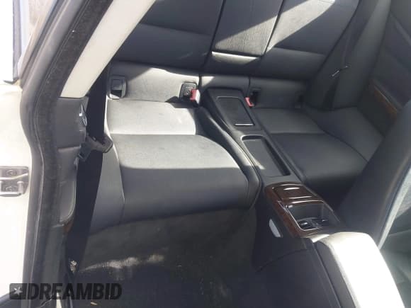 ✅ 2011 BMW 3 Series 328i • VIN: WBAKE5C54BE429546 • Lot: 42149284. Wystawiony na IAAI z przebiegiem 79 967 mil. Bezpłatny archiwum sprzedaży aukcyjnych z USA i szczegółowy raport historii pojazdu na DreamBid. Zdjęcie 8.