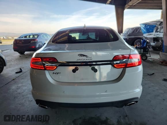 ✅ 2014 Jaguar XF T • VIN: SAJWA0ES0EPU19130 • Lot: 90946545. Wystawiony na Copart z przebiegiem Nie podano. Bezpłatny archiwum sprzedaży aukcyjnych z USA i szczegółowy raport historii pojazdu na DreamBid. Zdjęcie 6.