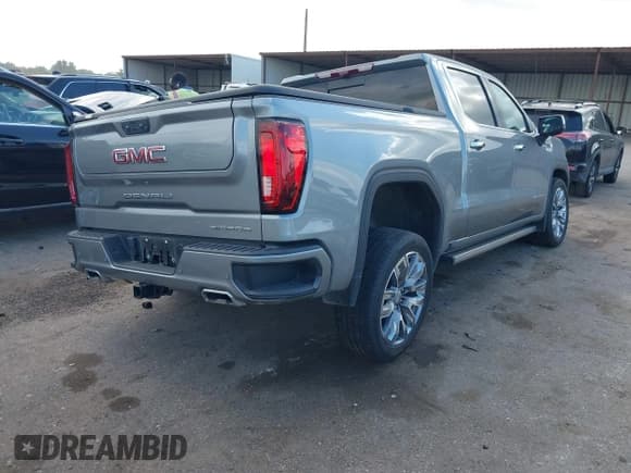✅ 2024 GMC Sierra 1500 Denali • VIN: 3GTUUGED3RG335563 • Лот: 43300407. Опубликован ранее на IAAI с пробегом 17 553 миль. Бесплатный доступ к архиву аукционных продаж из США и подробный отчёт об истории автомобиля на DreamBid. Изображение 4.