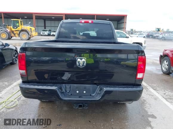 2018 Ram 1500 Tradesman z VIN 1C6RR6FG9JS195131, wystawiony jako IAAI lot #42112722 z przebiegiem 76 030 mil mil oraz . Historia ofert i sprzedaży dostępna na DreamBid. Obrazek 17.