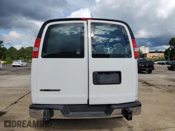 ✅ 2025 Chevrolet Express Cargo • VIN: 1GCWGAFP0S1160635 • Lot: 68687355. Wystawiony na Copart z przebiegiem Nie podano. Bezpłatny archiwum sprzedaży aukcyjnych z USA i szczegółowy raport historii pojazdu na DreamBid. Zdjęcie 6.