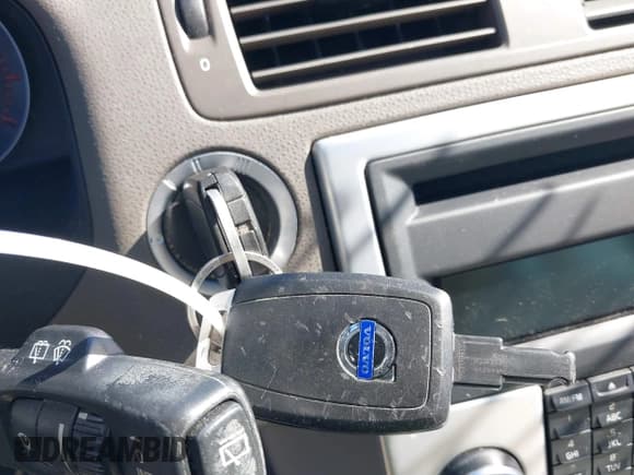 ✅ 2011 Volvo V50 • VIN: YV1672MW0B2612250 • Lot: 41781498. Listed on IAAI with 106 mi. Free auction sales archive from the USA and detailed vehicle history report at DreamBid. Image 11.