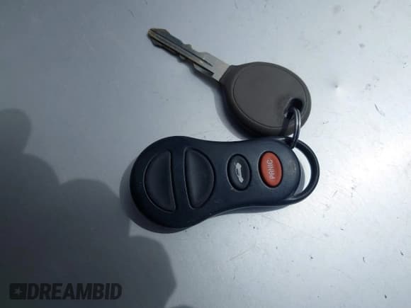 ✅ 2003 Chrysler 300M M • VIN: 2C3AE66G83H567901 • Lot: 42046395. Wystawiony na IAAI z przebiegiem 136 857 mil. Bezpłatny archiwum sprzedaży aukcyjnych z USA i szczegółowy raport historii pojazdu na DreamBid. Zdjęcie 11.