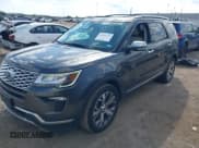 ✅ 2018 Ford Explorer Platinum • VIN: 1FM5K8HT4JGA14095 • Lot: 43412751. Wystawiony na IAAI z przebiegiem 101 729 mil. Bezpłatny archiwum sprzedaży aukcyjnych z USA i szczegółowy raport historii pojazdu na DreamBid. Zdjęcie 17.