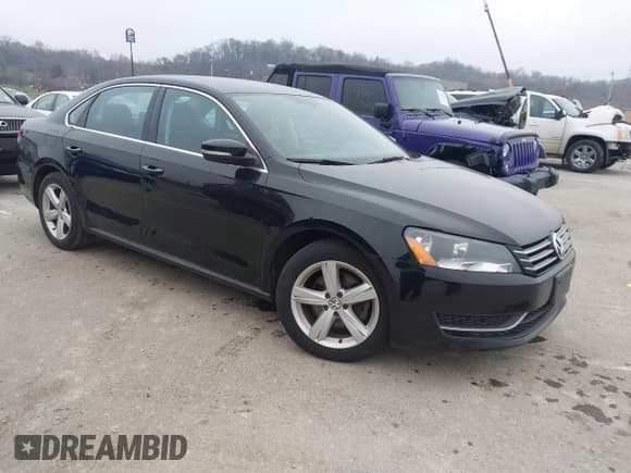 ✅ 2013 Volkswagen Passat SE • VIN: 1VWBP7A36DC073252 • Lot: 43928171. Wystawiony na IAAI z przebiegiem 113 584 mil. Bezpłatny archiwum sprzedaży aukcyjnych z USA i szczegółowy raport historii pojazdu na DreamBid. Zdjęcie 1.