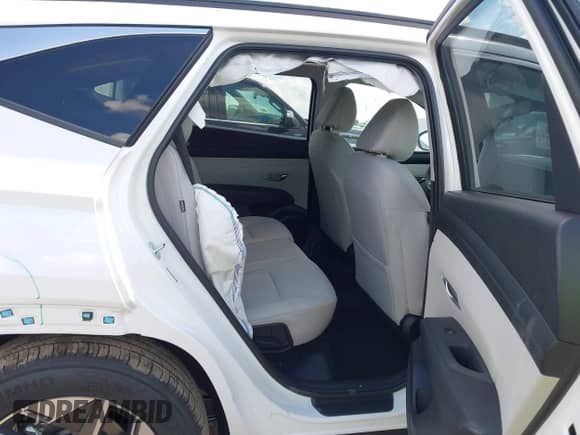 2026 Hyundai Tucson SEL with VIN 5NMJBCDE8TH626745, listed as a IAAI auction lot 43403176 with 67 mi miles and . Bid and sale history available at DreamBid. Image 8.