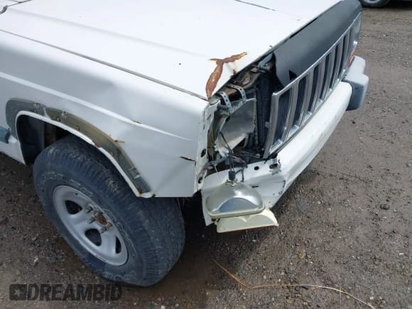 ✅ 1999 Jeep Cherokee Sport • VIN: 1J4FF68S4XL651250 • Lot: 42370723. Listed on IAAI with 203,728 mi. Free auction sales archive from the USA and detailed vehicle history report at DreamBid. Image 13.