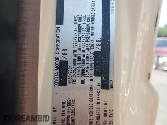 ✅ 1986 Toyota Pickup • VIN: JT4RN63R3G0089482 • Lot: 61452085. Wystawiony na Copart z przebiegiem 134 512 mil. Bezpłatny archiwum sprzedaży aukcyjnych z USA i szczegółowy raport historii pojazdu na DreamBid. Zdjęcie 12.