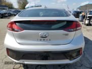 ✅ 2017 Hyundai Ioniq Blue • VIN: KMHC65LC4HU039513 • Lot: 44411035. Wystawiony na Copart z przebiegiem 125 935 mil. Bezpłatny archiwum sprzedaży aukcyjnych z USA i szczegółowy raport historii pojazdu na DreamBid. Zdjęcie 6.