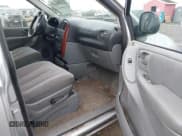 ✅ 2007 Chrysler Town & Country LX • VIN: 2A4GP44R77R245348 • Lot: 43599703. Wystawiony na IAAI z przebiegiem 200 463 mil. Bezpłatny archiwum sprzedaży aukcyjnych z USA i szczegółowy raport historii pojazdu na DreamBid. Zdjęcie 5.