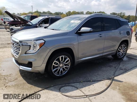 ✅ 2023 GMC Terrain Denali • VIN: 3GKALXEGXPL143873 • Lot: 71802095. Wystawiony na Copart z przebiegiem 67 945 mil. Bezpłatny archiwum sprzedaży aukcyjnych z USA i szczegółowy raport historii pojazdu na DreamBid. Zdjęcie 1.